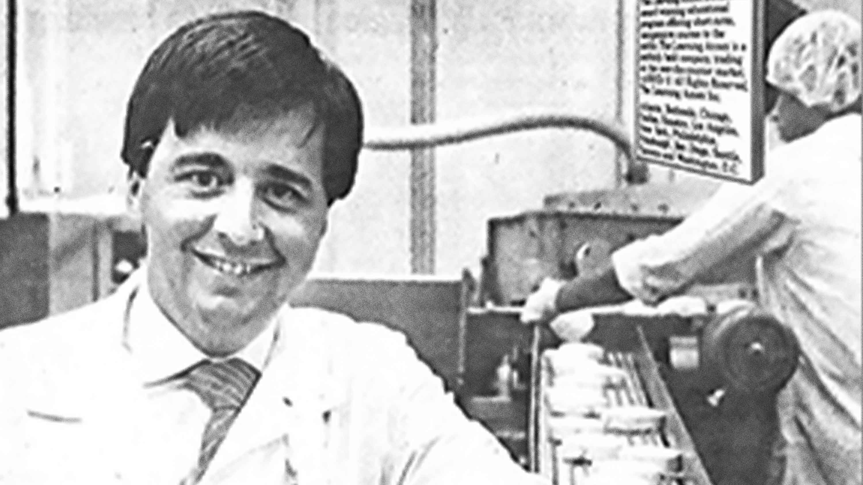 1977 After 38 years of devotion to DOVE® Chocolate, Leo hands over the family business to his son Mike, who has big plans for DOVEBAR®.