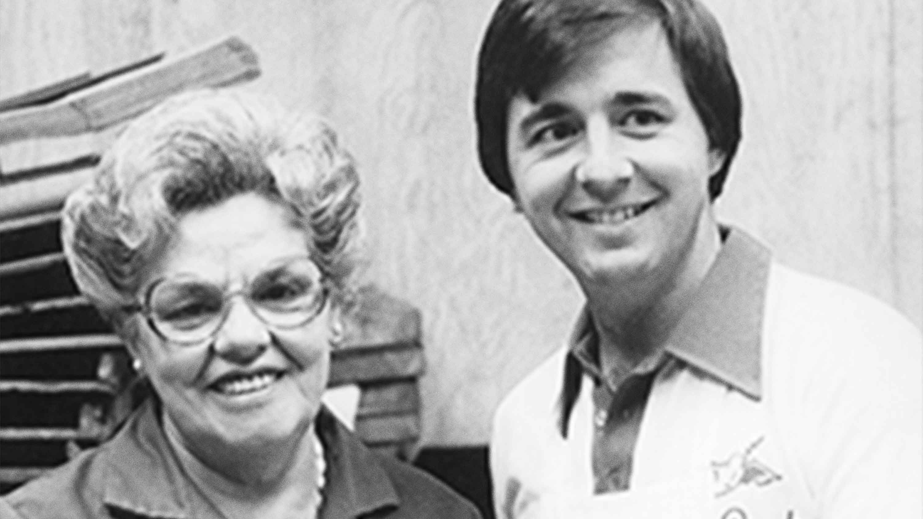 1984 Things really get going when Mike takes the DOVEBAR® to the Fancy Foods Show in Washington, D.C., and orders start flooding in from across the country.