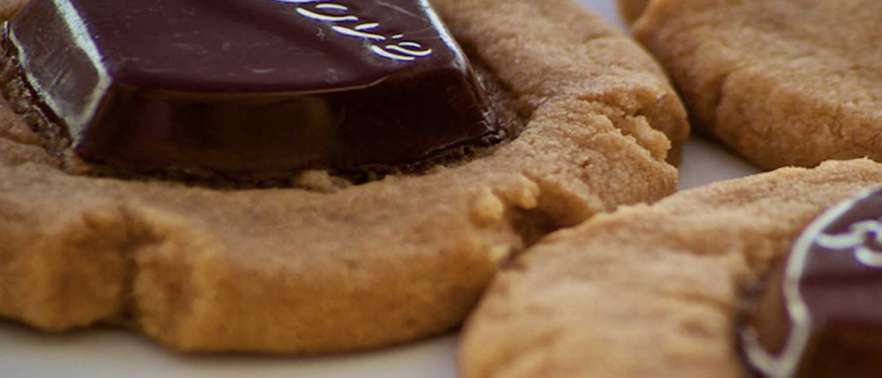 DOVE® Dark Chocolate Amaretti Cookies